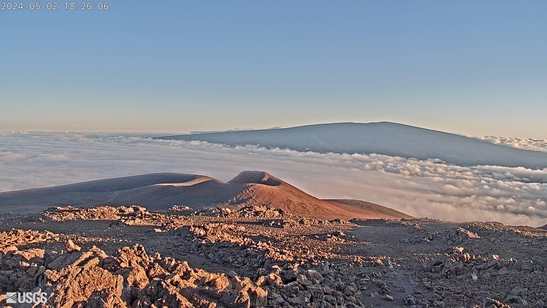 Mauna Loa's Summit and Northeast Rift Zone from Mauna Kea [MK2cam] preview image