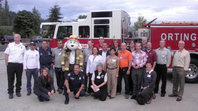 Members of the 2013 Colombia-USA Bi-national Exchange visit Orting, WA to discuss lahar hazards. (Click image to view full size.)