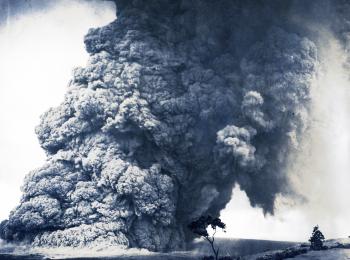 Explosive eruption column from Halema‘uma‘u Crater 11:15 a.m. May 18, 1924 - one of many in a series of similar events during May 11-27. Photo from northwest rim of Kīlauea summit, present site of HVO.
 (Click image to view full size.)