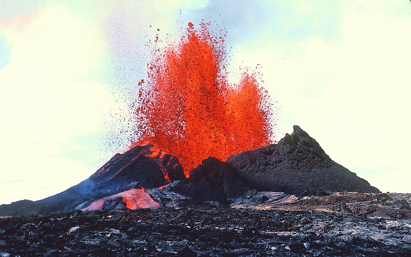 Lava fountain erupts from the growing Pu‘u ‘Ō‘ō vent during eruptive episode 8, five months after the eruption began; Kīlauea Volcano, Hawai‘i.