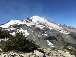 Mount Rainier, von Panhandle Gap aus gesehen. (Klicken Sie auf das Bild, um es in voller Größe zu sehen.)