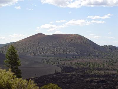 Sunset Crater is the youngest cinder cone of the San Francisco Volcanic Field, which hosts 600 cinder cones and associated lava flows. (Click image to view full size.) Sunset Crater is the youngest cinder cone of the San Francisco Volcanic Field, which hosts 600 cinder cones and associated lava flows. (Click image to view full size.)
