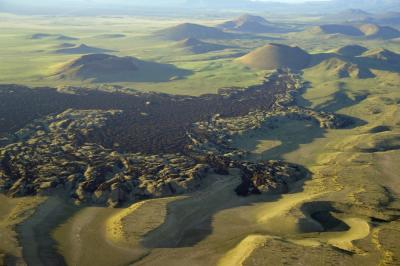 The northern end of San Francisco Volcanic Field several cinder cones surround SP Crater (250 m, 820 ft high) – a monogenetic cinder cone and associated 7-km- (4.3-mi-) long lava flow. (Click image to view full size.) The northern end of San Francisco Volcanic Field several cinder cones surround SP Crater (250 m, 820 ft high) – a monogenetic cinder cone and associated 7-km- (4.3-mi-) long lava flow. (Click image to view full size.)